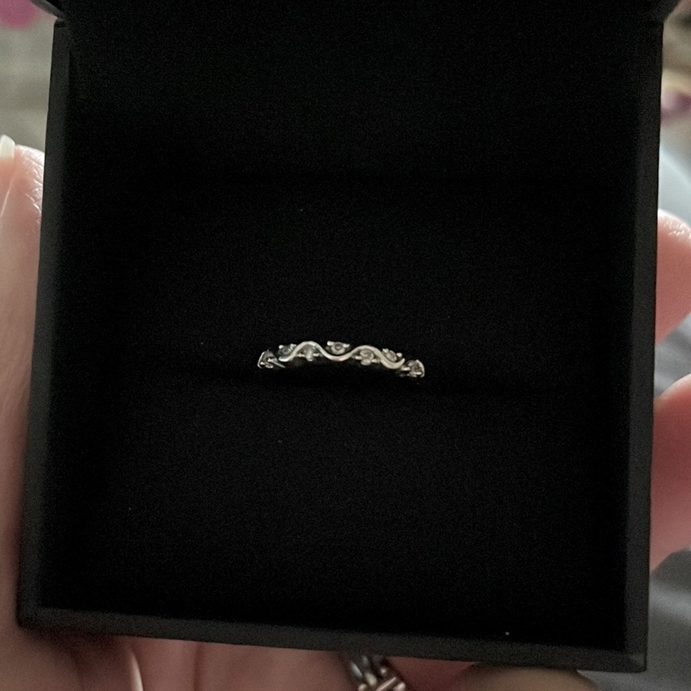 10k white Gold 1/15 carat diamond band
